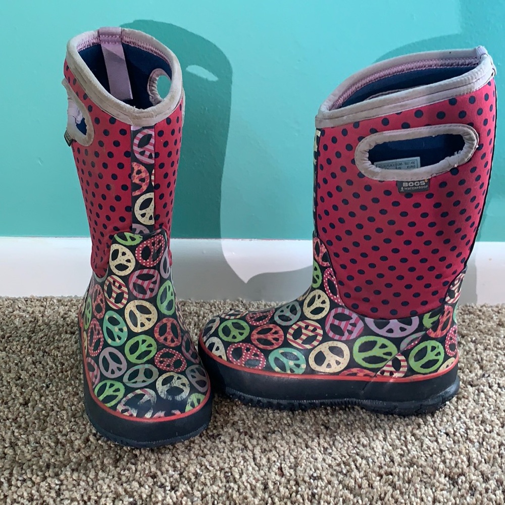 Girls Winter Bogs size 12